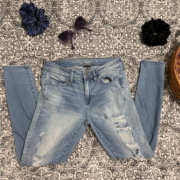 American Eagle  Distressed Jeans US 4 Short - Picture 4 of 9